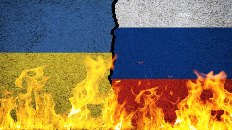 Ukraine-and-Russia-flags-burning