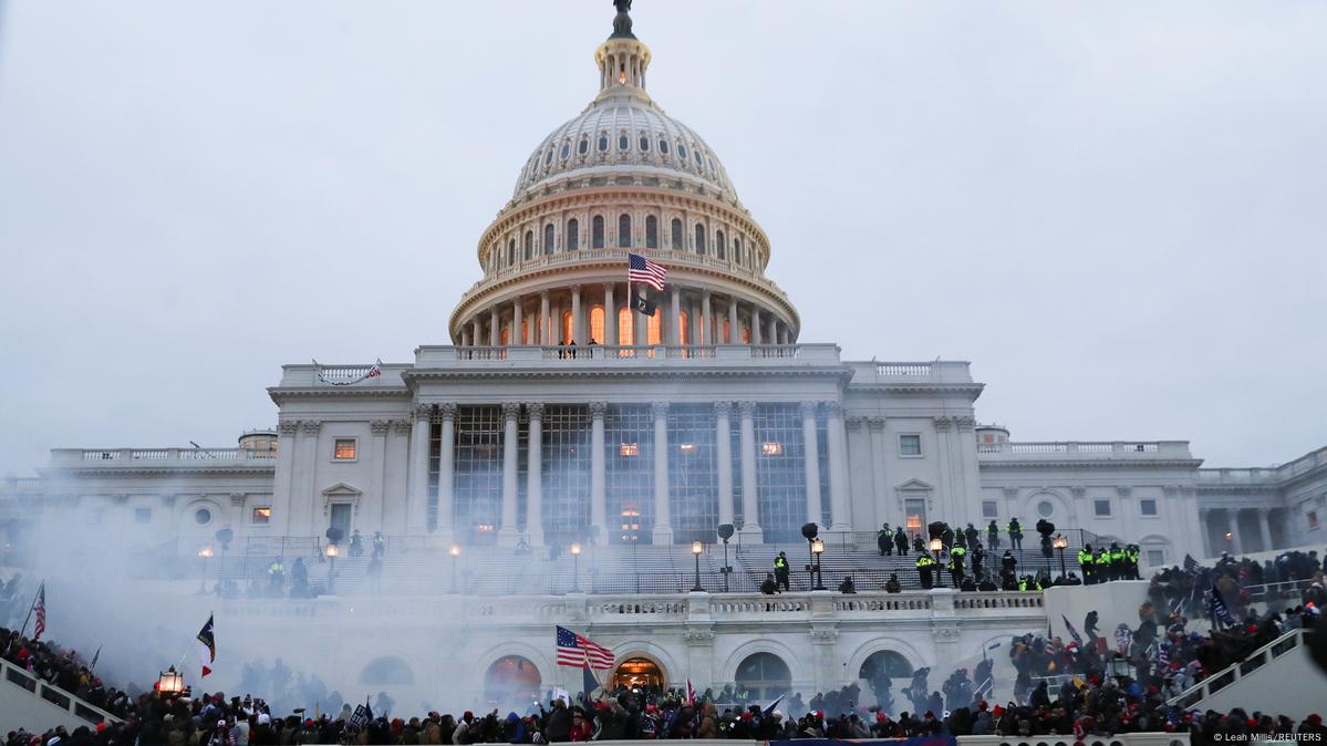 Capitol jan 6 smoke and protests